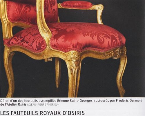 Restauration de deux fauteuils issus de l'ensemble de treize sièges XVIIIe siècle de la chambre du roi du château de Sassenage