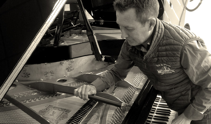 Nicolas Didier - restaurateur - accordeur piano